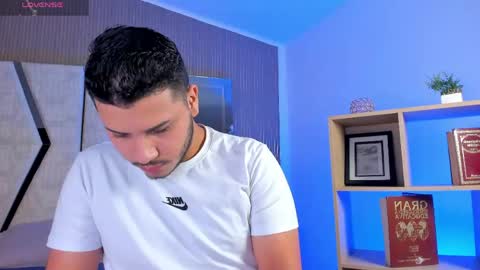 axel_grey_ online show from April 16, 12:49 pm