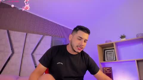 axel_grey_ online show from July 13, 1:47 pm