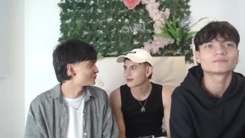 axel_milo_and_kairo online show from November 7, 10:23 pm