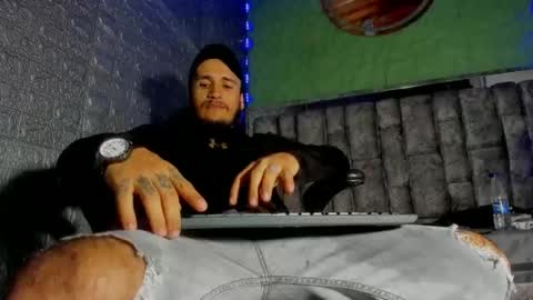 Axell Cross2 online show from January 8, 8:25 pm