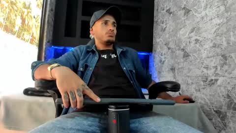 Axell Cross2 online show from October 25, 5:24 pm