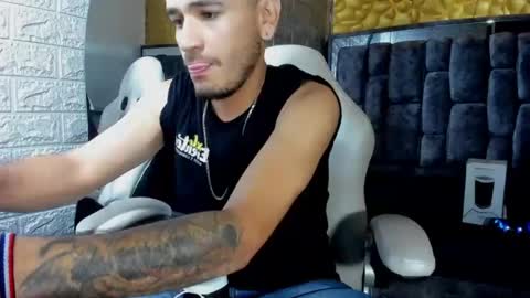 Axell Cross2 online show from March 2, 6:16 am