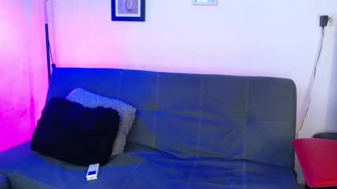 Snapshot of axell_dior chatting on December 10, 12:39 am axell online show from December 10, 12:39 am