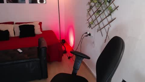 Snapshot of axell_dior chatting on September 20, 4:37 am axell online show from September 20, 4:37 am