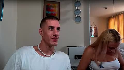 Axl online show from October 9, 8:09 am