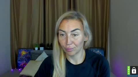 Snapshot of ay_kiss_jully chatting on October 24, 6:19 pm Jully online show from October 24, 6:19 pm