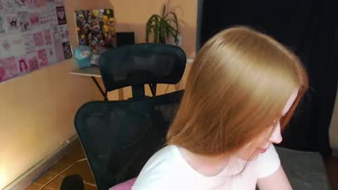 Aya online show from December 18, 1:01 am