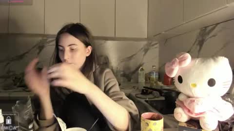 Ayesha online show from February 1, 7:00 pm