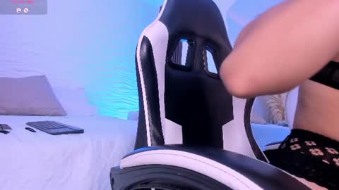 aylinlove_ online show from July 12, 11:57 am