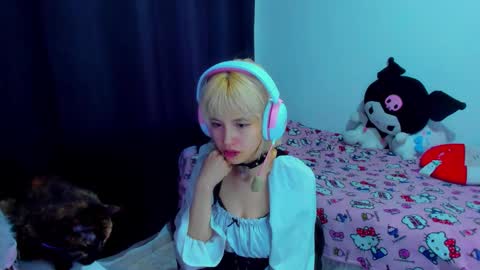 Azu Moure online show from February 27, 2:37 am