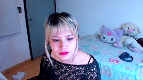 Azu Moure online show from December 11, 6:47 am