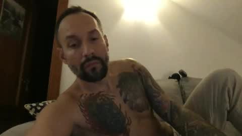 Snapshot of babakeror chatting on October 25, 5:57 pm BKR online show from October 25, 5:57 pm