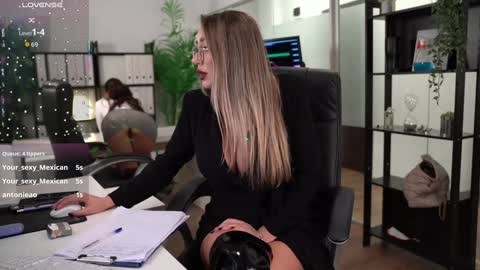 Olivia and Lexi online show from November 19, 6:24 am