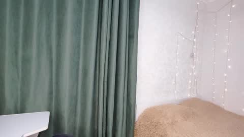 Alis online show from March 12, 6:22 pm