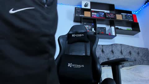 Junior       Independent Model online show from December 16, 10:34 pm