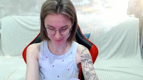 baby_kitte online show from October 9, 4:29 am