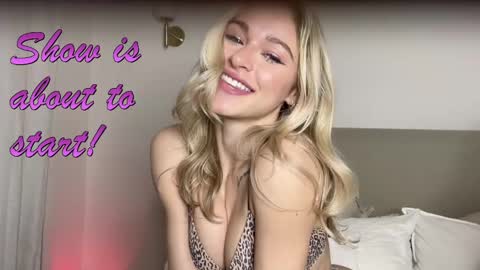 Snapshot of baby_tav chatting on March 7, 4:11 pm Baby Tavia online show from March 7, 4:11 pm