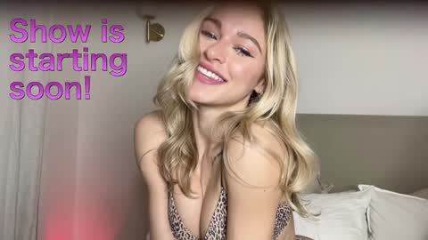 Snapshot of baby_tav chatting on March 4, 4:20 pm Baby Tavia online show from March 4, 4:20 pm