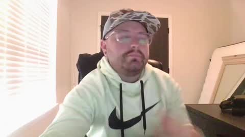Snapshot of baddydaddy23 chatting on October 5, 6:59 pm Jon online show from October 5, 6:59 pm