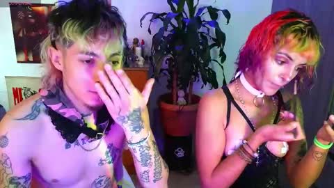 Snapshot of badeyes_crazylilgoat chatting on October 26, 4:06 pm Dan  Lila  online show from October 26, 4:06 pm