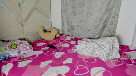 bamby_kittyy online show from January 14, 3:03 am