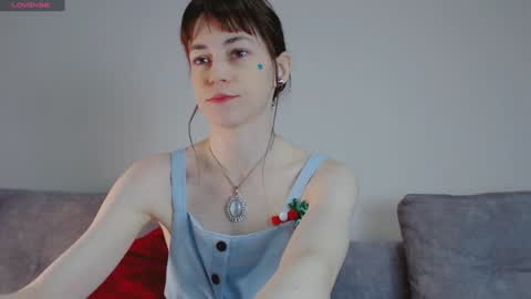 Amina online show from December 17, 2:22 pm