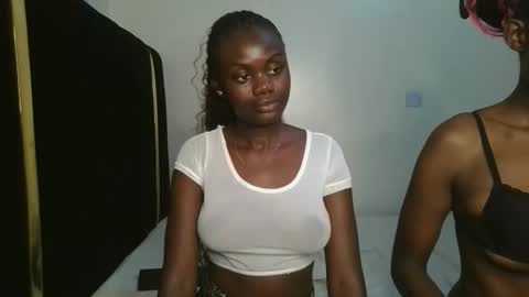 Snapshot of barbie_queen2 chatting on October 17, 10:03 pm queen online show from October 17, 10:03 pm