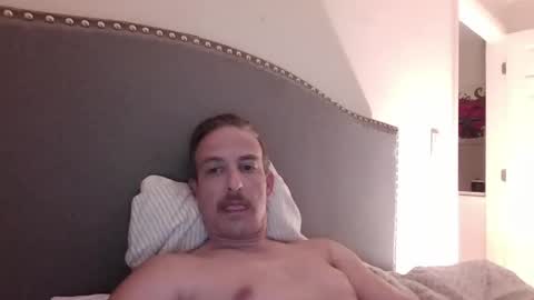 Snapshot of batboy2121 chatting on October 29, 1:29 am babtboy2121 online show from October 29, 1:29 am