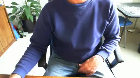 Snapshot of batebro13 chatting on December 4, 9:18 pm BateBro13 online show from December 4, 9:18 pm