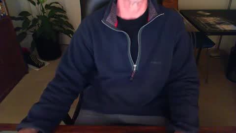 Snapshot of batebro13 chatting on December 11, 12:34 pm BateBro13 online show from December 11, 12:34 pm