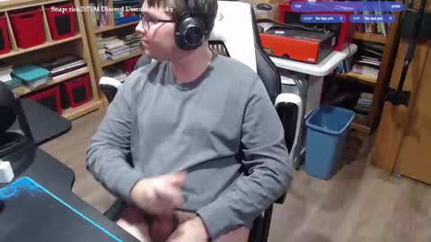 Snapshot of baterricky chatting on October 27, 12:43 am Ricky online show from October 27, 12:43 am