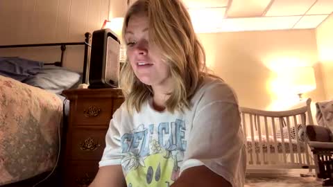 Baylee online show from November 24, 7:18 am