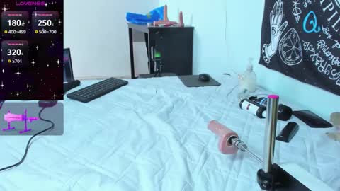 alex independent model   ig bbalexmoon online show from February 18, 1:11 pm