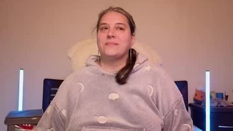 Love online show from December 16, 6:42 am