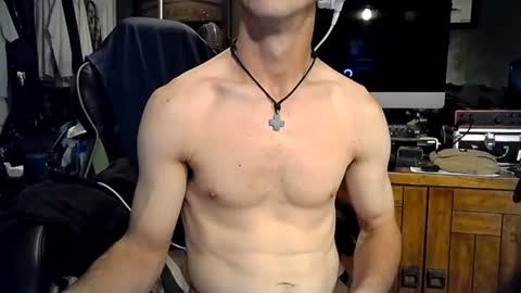 bchillin28 online show from July 13, 5:49 pm