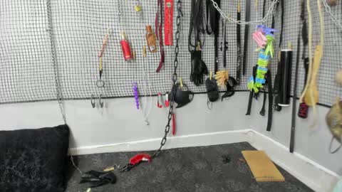 Meduza  online show from April 11, 6:40 am