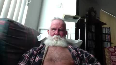 beardbushy online show from March 29, 5:36 pm