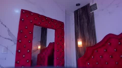 Mia online show from September 18, 11:36 am