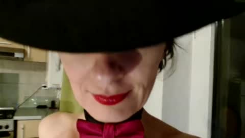 Snapshot of bebacksooon chatting on October 9, 6:35 pm Raluca online show from October 9, 6:35 pm