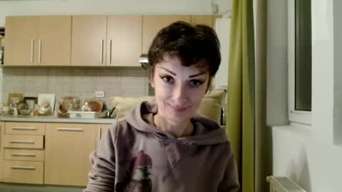 Raluca online show from November 18, 3:26 pm