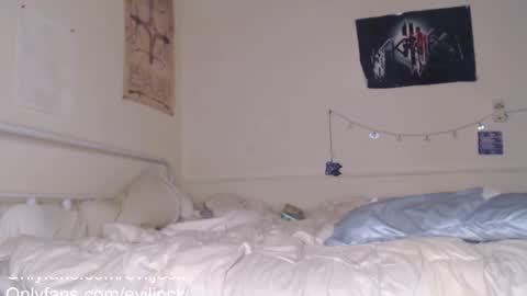 Snapshot of bebexxxdust chatting on February 12, 4:23 am bebe  dust online show from February 12, 4:23 am