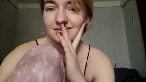 BeckiXJewelX online show from March 19, 12:32 pm