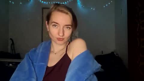 BeckiXJewelX online show from March 27, 8:59 am