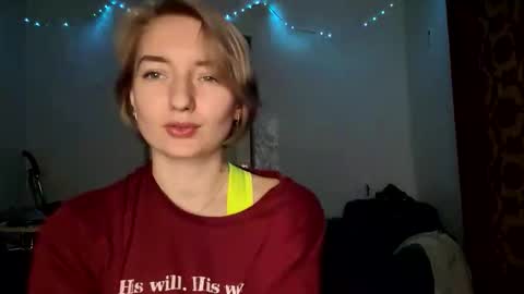 BeckiXJewelX online show from March 25, 8:43 am