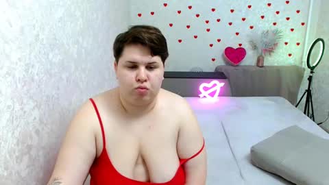 BeckyAndEllen online show from March 3, 9:05 pm