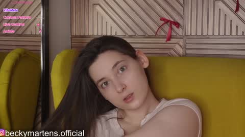 BeckyMartens come join me on    while im offline here  online show from March 4, 4:09 am