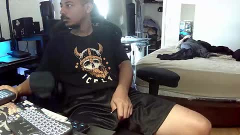 hungnheavy online show from November 10, 1:58 pm