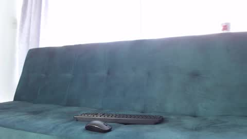 independent model online show from January 17, 10:12 pm