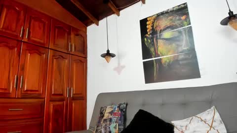 independent model online show from February 28, 4:10 am