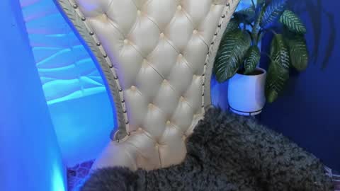 independent model online show from October 17, 12:36 am